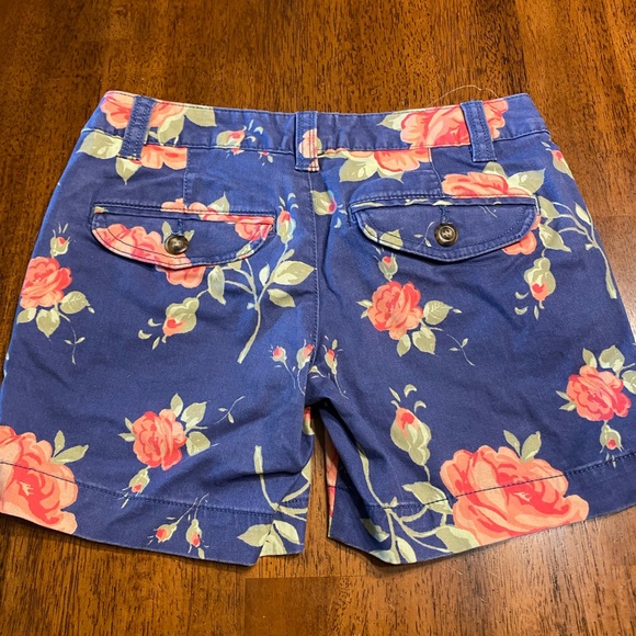 Red camel floral shorts. Size 0. - Picture 5 of 9